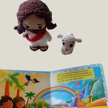 Jesus, cordeirinho e bíblia infantil